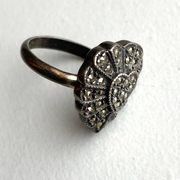 Vintage Sterling Silver marcasite Heart Ring - Picture 4 of 10